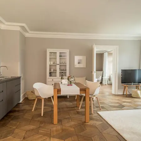 Schloss Kirchberg - Rose Apartment Immenstaad am Bodensee