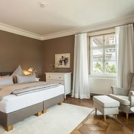 Apartament Schloss Kirchberg - Rose